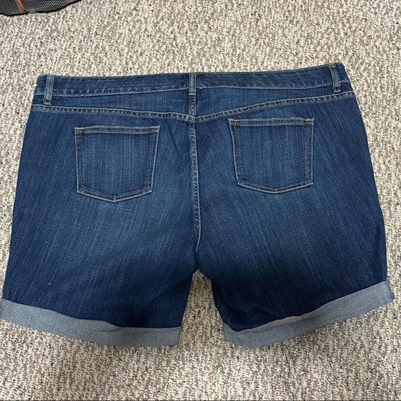 Plus size Women’s jean shorts - Picture 4 of 6
